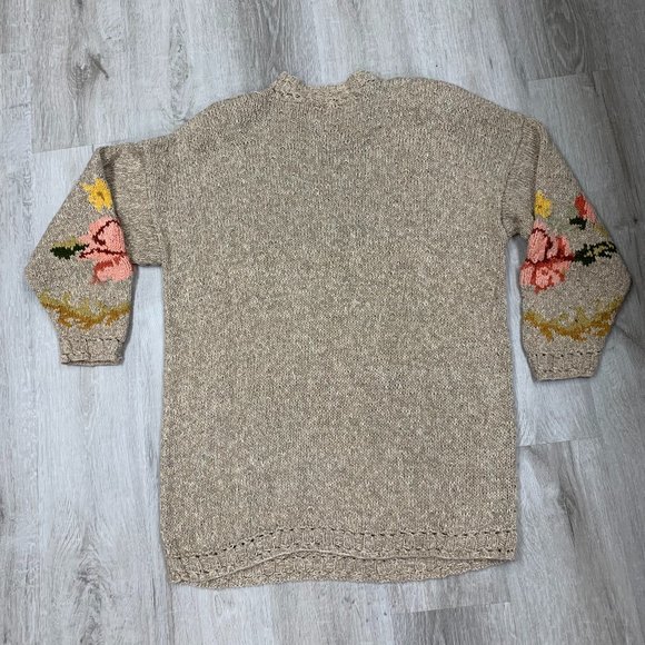 Express Tricot Handknitted Sweater with Flower Pattern - Picture 3 of 3